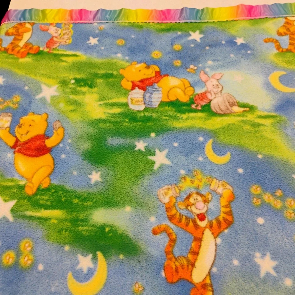 Vtg Disney Winnie the Pooh Piglet‎ Tigger Fleece Baby Blanket Rainbow Satin Trim